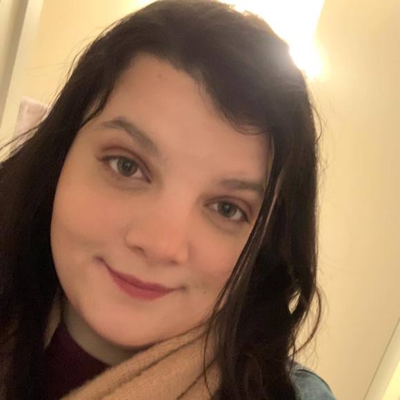 Profile Picture of Emily Garon (@emily_garon) on Poshmark