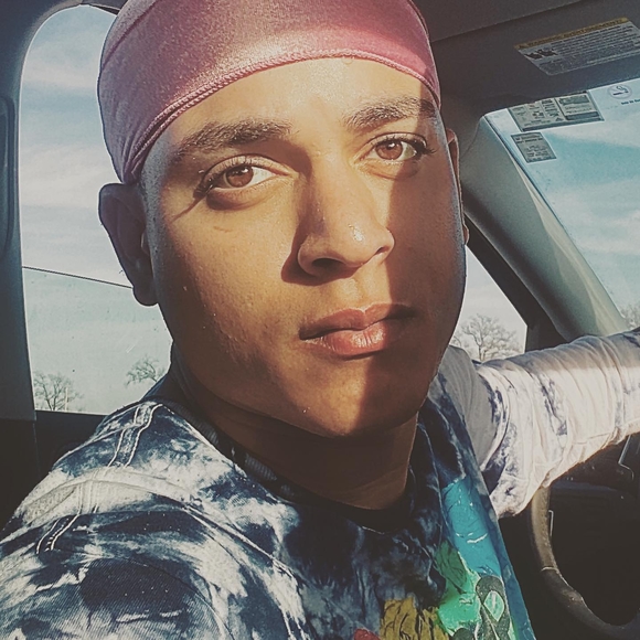 Profile Picture of Josh Groschel (@jiggy_neutron) on Poshmark