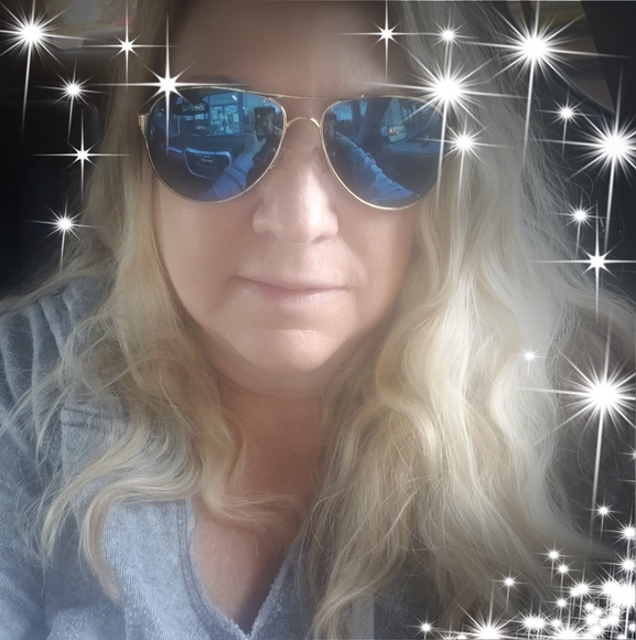 Profile Picture of Nancy Lewandowski (@lovesduncan) on Poshmark