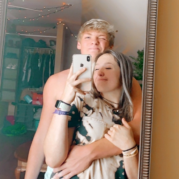 Profile Picture of Hailey Hooberry (@hailey_hooberry) on Poshmark