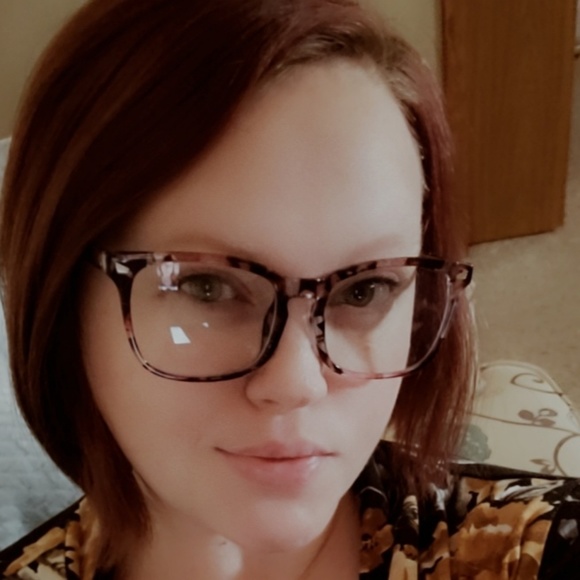 Profile Picture of Misty Levake (@mimirose324) on Poshmark