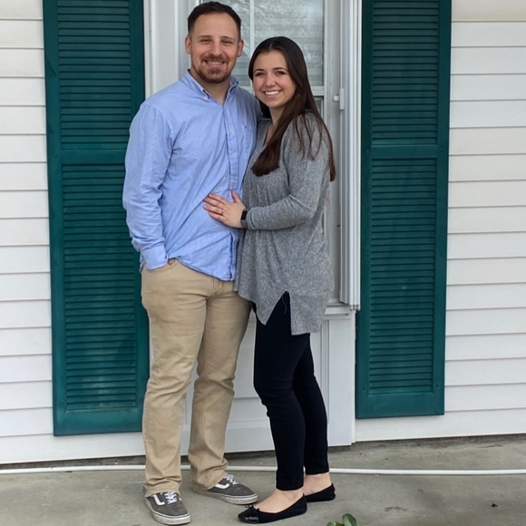 Profile Picture of Lauren Agresta (@lsagresta2393) on Poshmark