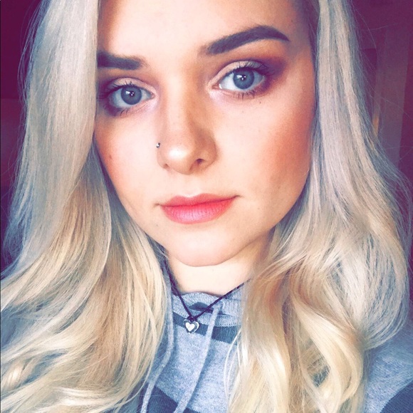 Breanna Lemery - Poshmark Profile Picture of Breanna Lemery (@thuhbree18) on Poshmark