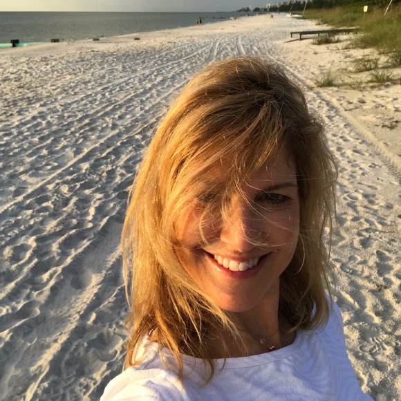 Profile Picture of Fran Elsen (@franelsen) on Poshmark
