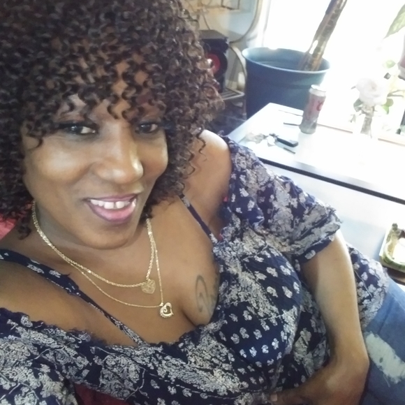 Profile Picture of Angela Slatonnichols (@smeez) on Poshmark