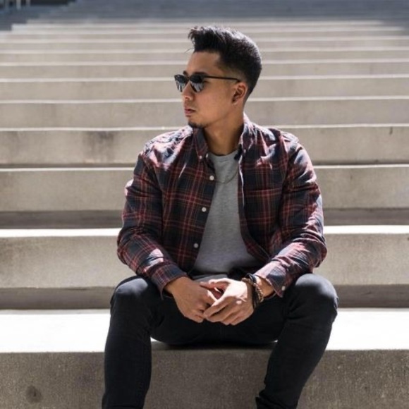 Profile Picture of Peter Ly (@peterhly24) on Poshmark