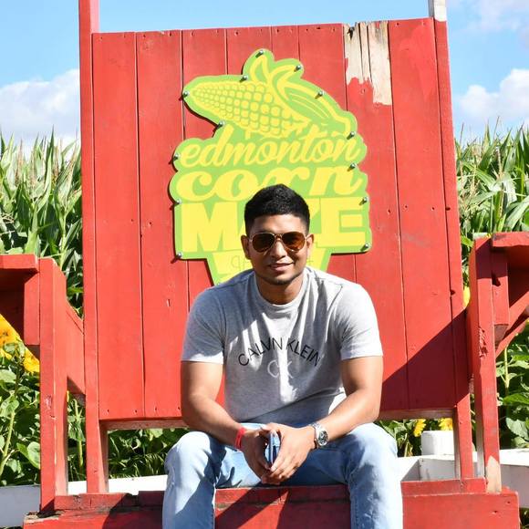 Profile Picture of Dinusha Karunatilleke (@dinushak) on Poshmark