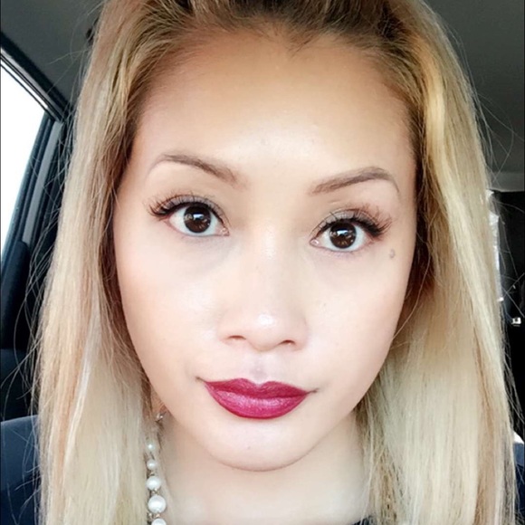 Profile Picture of Ree Racoma (@racomaree) on Poshmark