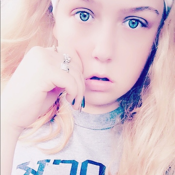 Profile Picture of Savannah Gilbert (@saviirain631) on Poshmark