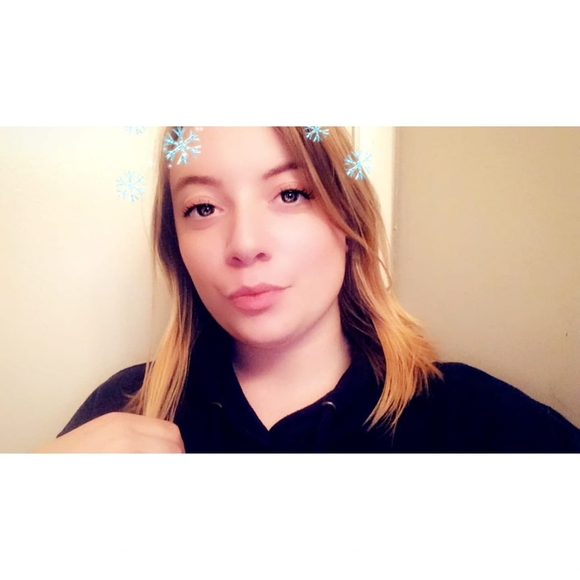 Profile Picture of Amelia Mosier (@milliebug17) on Poshmark