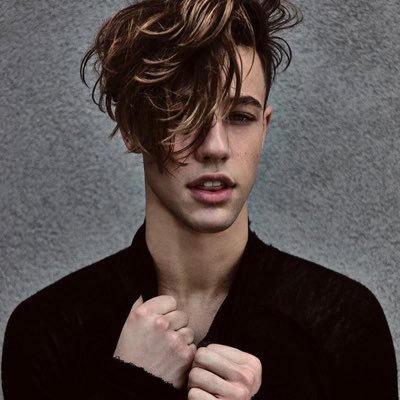 Profile Picture of Magda (@michaelJJ2908) on Twitter