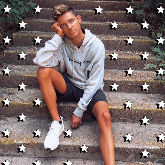 Profile Picture of Ryan Meese (@ryanmeese44) on Poshmark