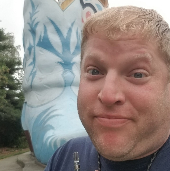 Profile Picture of Jarrett Voyvodich (@bear010) on Poshmark