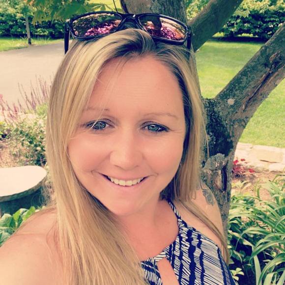 Profile Picture of Tami Reid (@tami_reid) on Poshmark