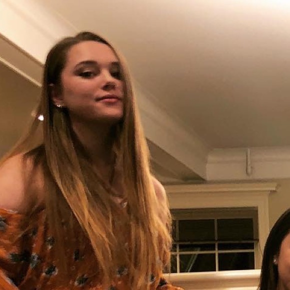 Profile Picture of Anja Hanson (@anjmarl) on Poshmark