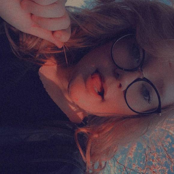 Profile Picture of Dani Hess (@dadsgirl20014) on Poshmark