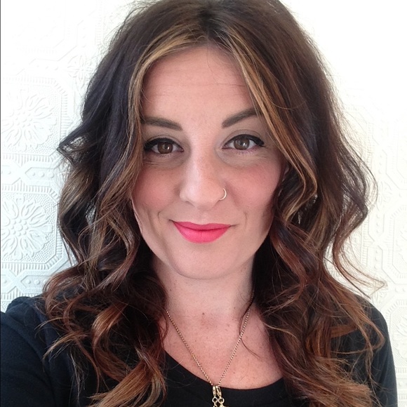 Profile Picture of Ali Graybill (@aligraybill) on Poshmark