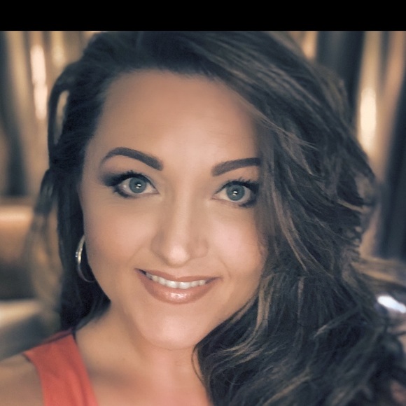 Profile Picture of Tiffany Triebess (@ttriebess) on Poshmark