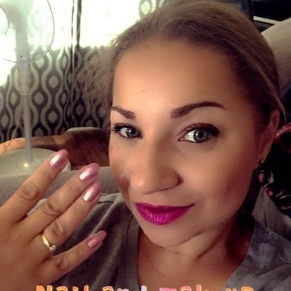 Profile Picture of Stephanie Briody (@indosprincess) on Poshmark