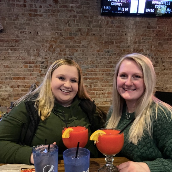 Profile Picture of Sarah Melsha (@smelshxo) on Poshmark