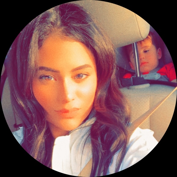 Profile Picture of Scarlett Bunker (@smgonzalez4) on Poshmark