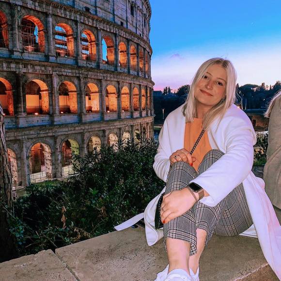 Profile Picture of Annie Thoresen (@athoresen7) on Poshmark