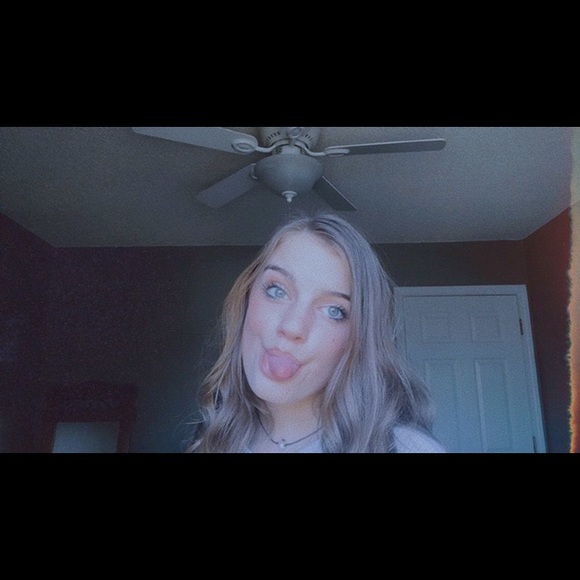 Profile Picture of Ireland Clinard (@iclinard) on Poshmark