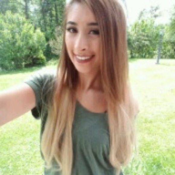 Profile Picture of Siena Previte (@previtesiena) on Poshmark