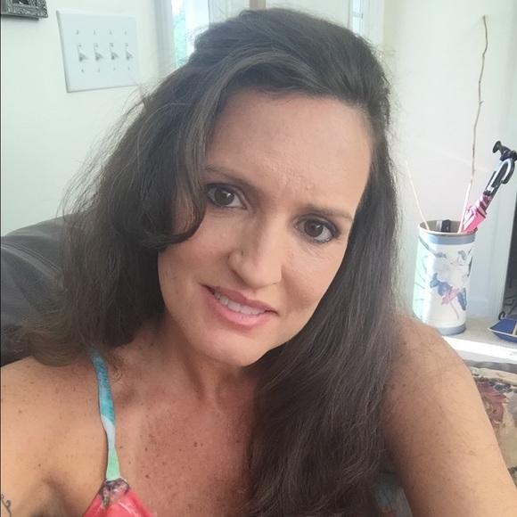 Profile Picture of Angela Erhardt (@angieerhardt) on Poshmark