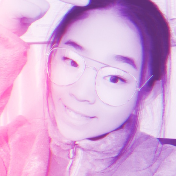 Profile Picture of Fiona Lin (@fionalinn227) on Poshmark