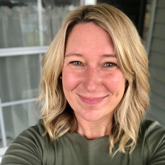 Profile Picture of Jennifer Pondillo (@jenniferkees) on Poshmark