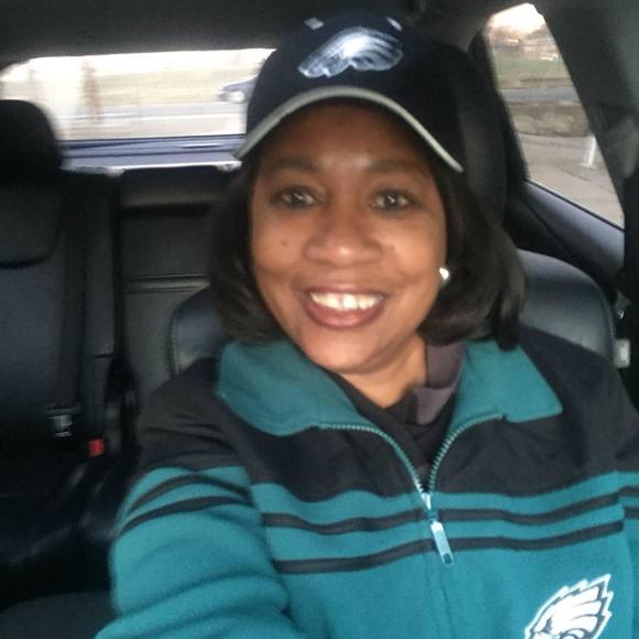 Profile Picture of Deb Swygert (@debtony1) on Poshmark