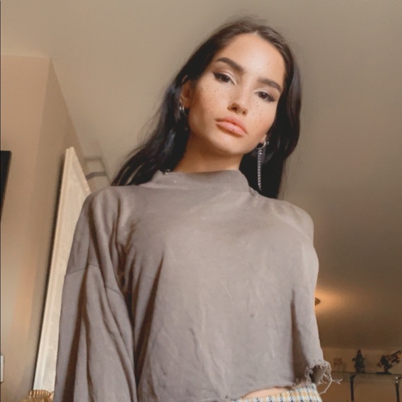 Profile Picture of Julie Campanella (@yung_pwincess) on Poshmark