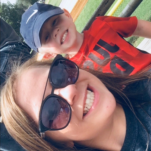 Brinna Haltom - Poshmark Profile Picture of Brinna Haltom (@brinnahaltom) on Poshmark