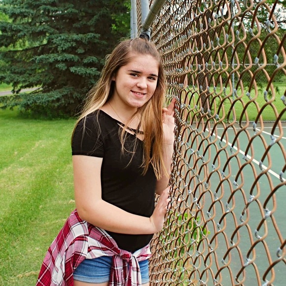 Profile Picture of Madison Omtvedt (@momtvedt16) on Poshmark