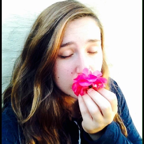 Profile Picture of Brittany Rowell (@maeflowers15) on Poshmark