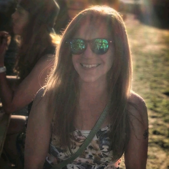 Profile Picture of Leah Saylors (@saylorscloset1) on Poshmark