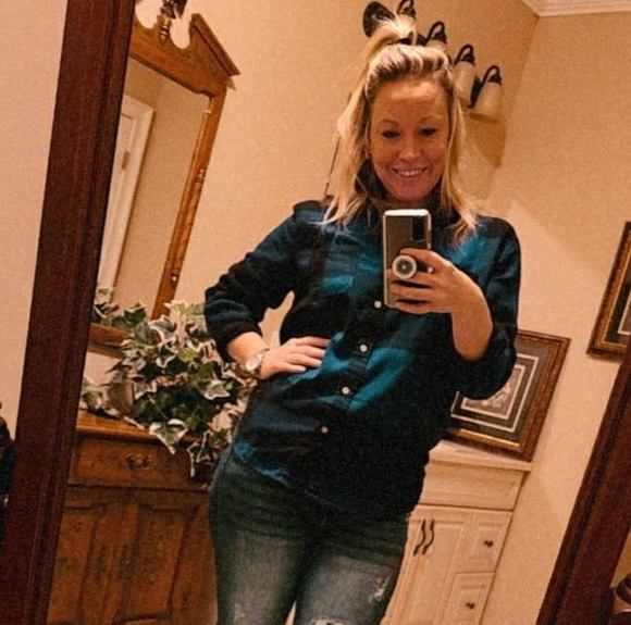 Profile Picture of Tonya Brady (@tonya30523) on Poshmark