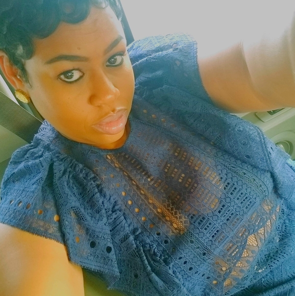 Profile Picture of Crystal Pryor (@biscuithead) on Poshmark