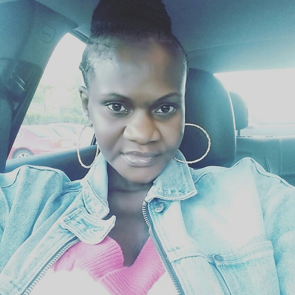 Profile Picture of Edwina Mackey (@mckydwn) on Poshmark