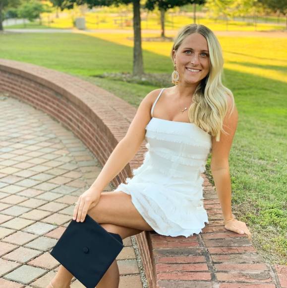 Profile Picture of Hannah Tobin (@htobin23) on Poshmark