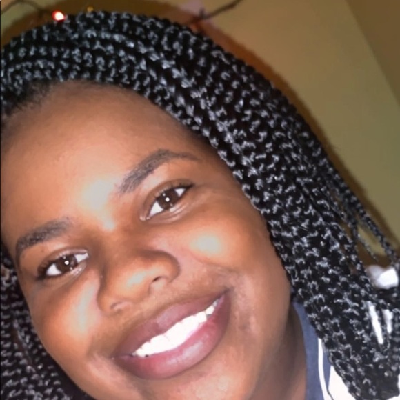 Profile Picture of Jonneigh Fenton (@jonneigh) on Poshmark