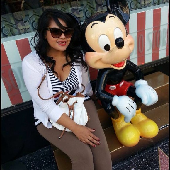 Profile Picture of Adriana Catalan (@adrii_cat) on Poshmark