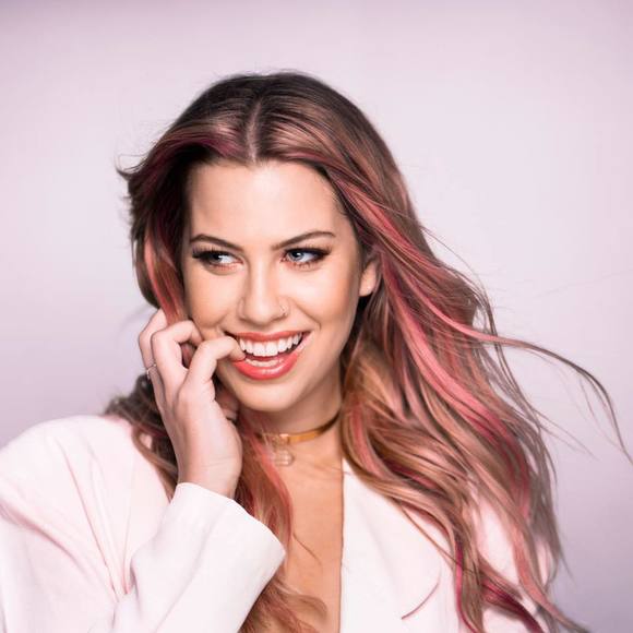 Profile Picture of Nina Dozzi (@ninadozzi) on Poshmark