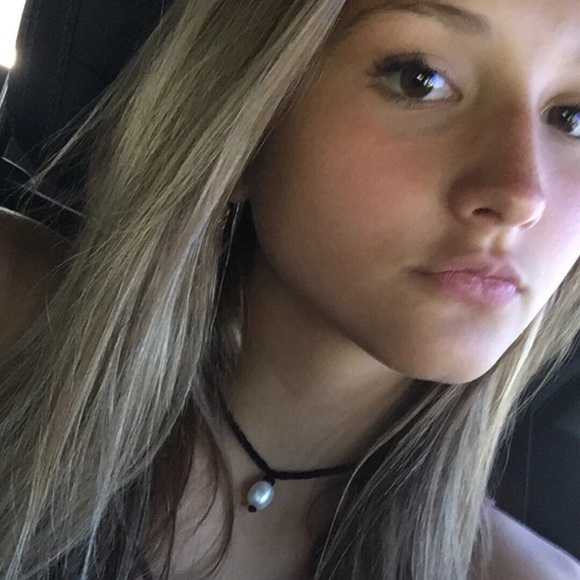 Profile Picture of Lauren Suszko (@lsuszko) on Poshmark