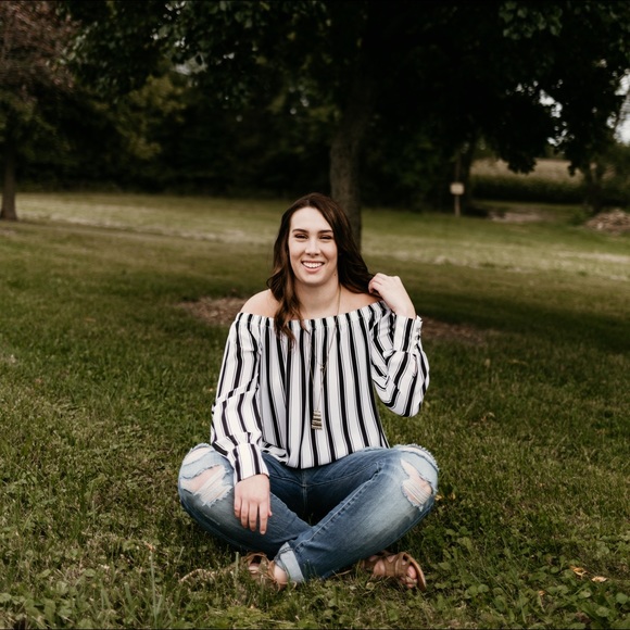 Kaiten Weiss - Poshmark Profile Picture of Kaiten Weiss (@kaitenwiess0025) on Poshmark