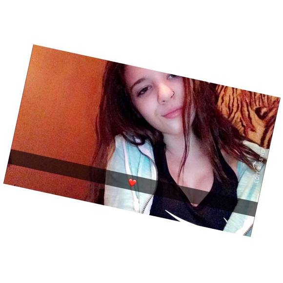 Profile Picture of Allandra Arechigo (@allie_arechigo) on Poshmark