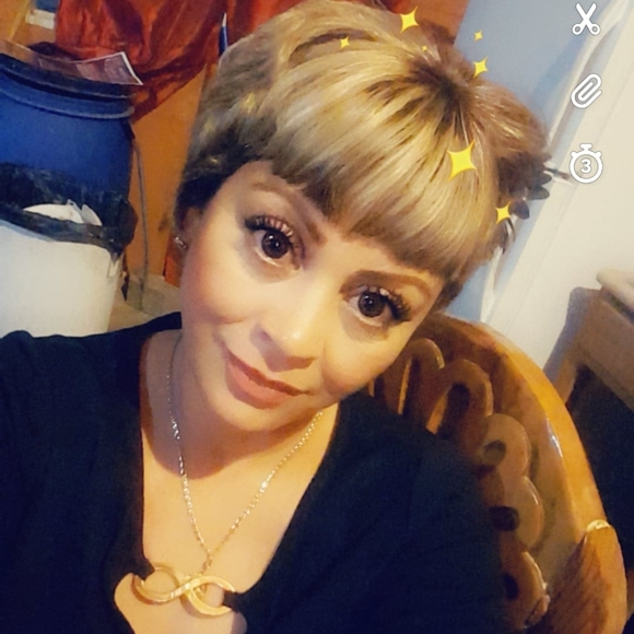 Profile Picture of Edith Cardoza (@cardozaedith) on Poshmark