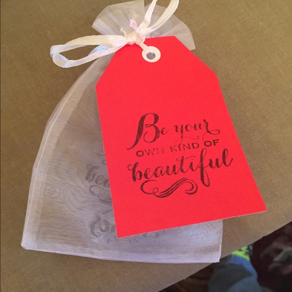 Profile Picture of Carol Hodrick (@spooky_carolina) on Poshmark