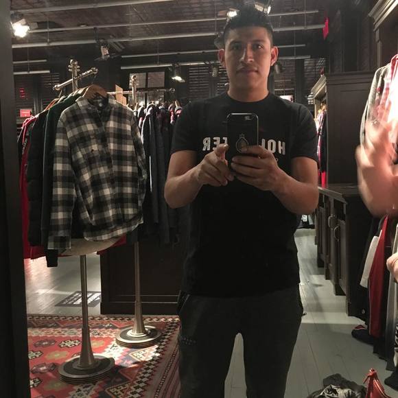 Profile Picture of Alex Lorenzo (@alexlorenzo96) on Poshmark